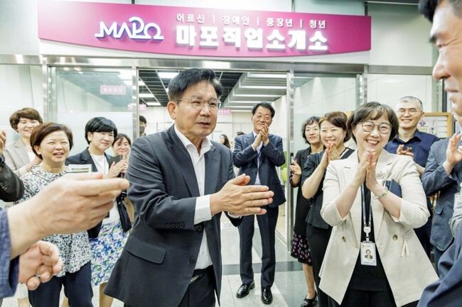 마포구청 1층 '마포직업소개소'가 구직자들의 호응을 얻고 있다.