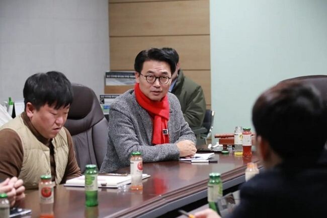 국민의힘 화성시갑 홍형선 후보는 지난 지난 4일 오후 5시 화성시 새솔동에서 열린 &lsquo;송산그린시티 총연합회 간담회&rsquo;에 참석해, &quot;송산그린시티 주민들의 대중교통 편의 마련에 최선을 다할 것&quot;이라고 밝혔다.
