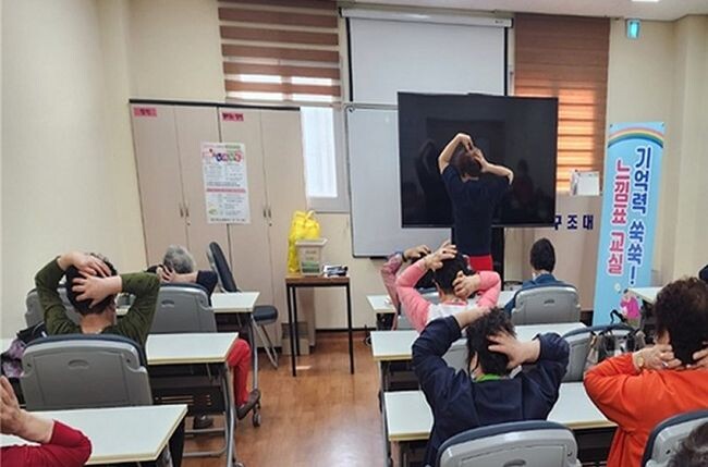 충남 청양군보건의료원이 오는 6월까지 4개월간 경증 치매 어르신 30여 명을 대상으로 ‘느낌표 교실’ 쉼터를 운영한다.