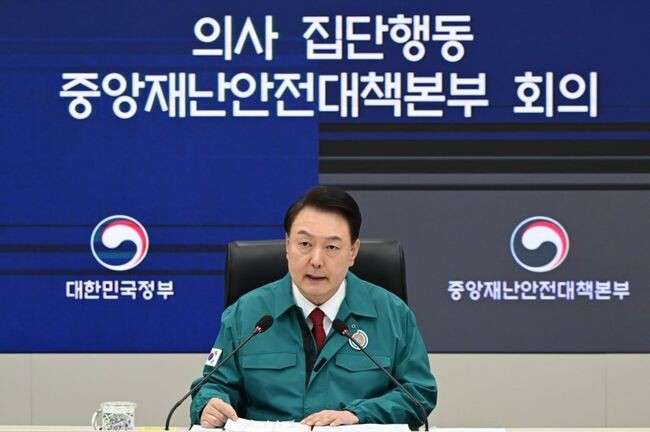 윤석열 대통령은 3월6일 세종시 정부세종청사에서 의사 집단행동에 따른 비상진료체계를 점검하고, 의료 개혁 주요 과제 등을 논의하기 위해 「의사 집단행동 중앙재난안전대책본부 회의」를 주재했다.