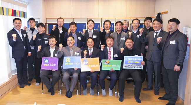 강기정 광주광역시장은 11일 서구 한 음식점에서 기아와 협력업체 근로자, 한국노총, 광주경총 관계자들과 간담회를 가졌다.&nbsp;
