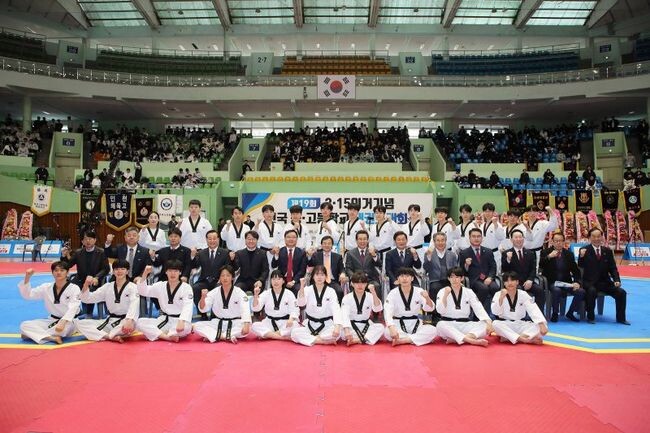 창원특례시(시장 홍남표)는 12일 마산실내체육관에서 &lsquo;제19회 3&middot;15의거 기념 전국 중&middot;고등학교 태권도대회&rsquo; 개회식이 개최되었다고 밝혔다.