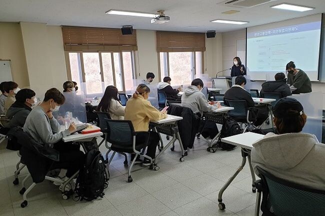 충남도립대학교(총장 김용찬)가 재학생들의 취업‧진로를 함께 고민하고 방향을 제시하는 프로그램을 운영해 호응을 얻고 있다. 