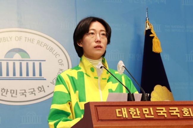 22대 국회의원선거 마포구을에 출마한 장혜영 녹색정의당 후보(현 국회의원)은 3월 14일(목) 오전 9시 국회 소통관에서 기자회견을 열어 더불어민주당 정청래 후보에게 마포 추가소각장 관련 공개토론회를 요청한 데 응답해 줄 것을 요구했다.&nbsp;