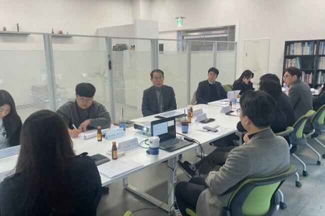 강희업 대도시권광역교통위원장은 15일 오후 알뜰교통카드 정보시스템을 유지관리하고 있는 소울인포테크를 방문해 운영상황과 K-패스 사업 준비 상황 등을 점검하고, 민원 콜센터 직원 등을 격려했다.