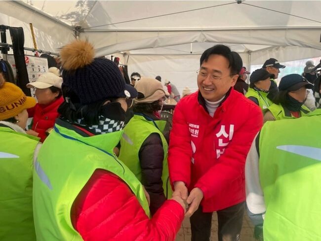 신범철 후보가 제22대 국회의원선거 천안시갑 후보로 공식 등록하고 압승을 다짐했다.
