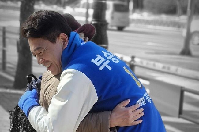 부승찬 용인병 더불어민주당 국회의원 후보는 21일 &ldquo;용인시는 이름만 노인복지주택인 고기동 분양 아파트 건설 인가를 즉각 취소하라&rdquo;고 주장했다.&nbsp;