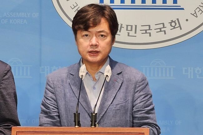 1일 김현정 더불어민주당 평택시병 국회의원 후보는 GTX A&middot;C노선 연장으로 평택시가 수도권 교통의 요지로 거듭나고 있다며 싱가폴식 와국 명문대학 제휴 방식 도입을 추진하겠다고 말했다.&nbsp;