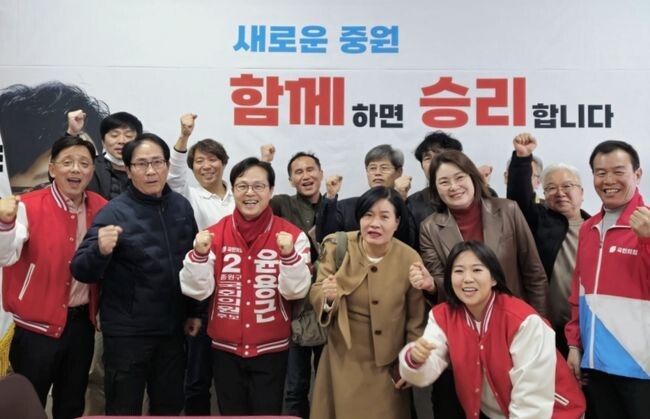 윤용근 국민의힘 중원구 국회의원 후보는 21일 오후 선거사무소에서 &lsquo;성남시 원도심 지역난방 대책위원회&rsquo;와 간담회를 개최했다.