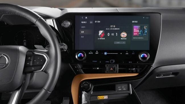 LG유플러스가 토요타코리아의 U+Drive 기반 인포테인먼트 시스템 ‘토요타 커넥트’에 스포츠 커뮤니티 플랫폼 ‘스포키’를 탑재, 차량 운전자에게 차별화된 고객 가치를 제공한다고 22일 밝혔다. 사진은 렉서스 차량 인포테인먼트에 탑재된 스포키
