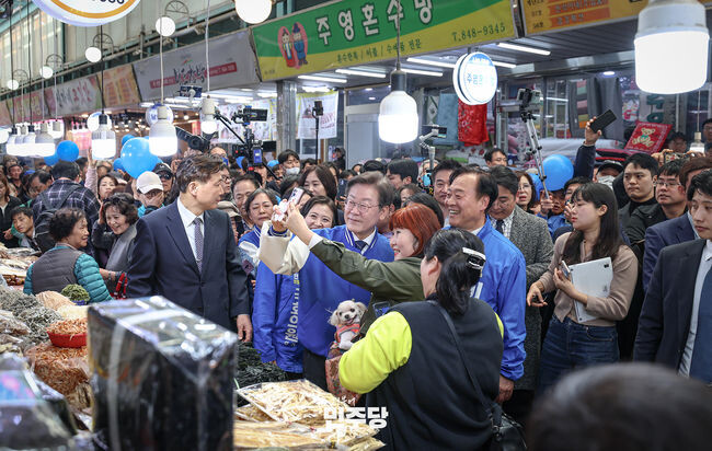 더불어민주당 경기도당(위원장 김병욱, 분당을)은 경기북부특별자치도에 대한 이재명 대표의 발언을 두고 국민의힘 후보, 도의원 등 의 비난 기자회견에 국민의힘 경기북부특별자치도 법적 절차인 여론을 확인하기 위한 경기도의 주민투표 시도를 무산시킨 것은 윤석열 정권”이라며 반박문을 발표했다.
