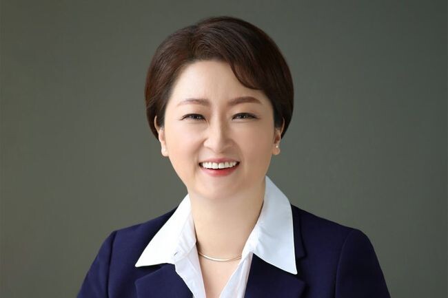 이언주 국회의원 후보(용인시정, 더불어민주당)는 25일 서울, 분당과 죽전, 마북, 동백 지역을 연결하는 광역철도 지선 연장 추진 공약을 발표했다. 