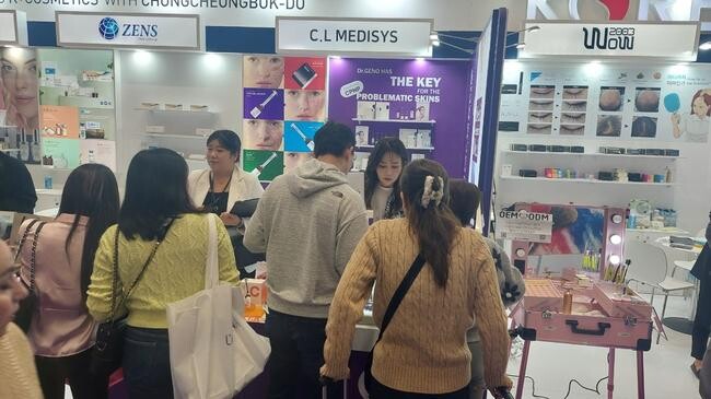 충청북도와 충청북도기업진흥원은 지난 3월 21일부터 24일까지 3일간 이탈리아 볼로냐에서 개최된 코스모프로프 월드와이드 볼로냐 2024에 도내 화장품 7개 기업이 참가해 316건 5,282만달러(710억)의 바이어 상담과 147건 1,475만달러(198억)의 수출계약 성과를 거뒀다고 26일 밝혔다.
