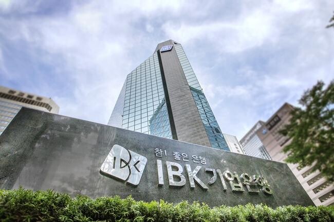 IBK기업은행(은행장 김성태)은 28일 대한사회복지회와 보이스피싱 예방과 피해지원을 위한 업무협약을 체결하고 &lsquo;IBK와 함께하는 세이프 콜, 세이프 머니&rsquo; 사업을 실시한다고 밝혔다.