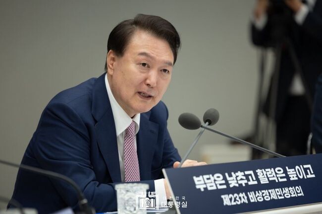 윤석열 대통령이 지난 3월 27일 용산 대통령실 청사에서 열린 제23차 비상경제민생회의에서 모두발언을 하고 있다.&nbsp;