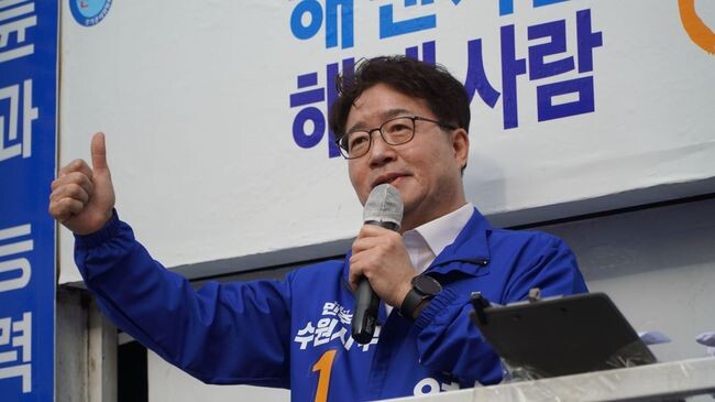 더불어민주당 염태영 수원무 후보가 4&middot;10 총선 공식 선거운동 기간 첫 일요일인 31일, 수원시 영통구 망포동 집중유세에서 윤석열 정부의 실정을 비판하고, 민생회복과 지역 발전을 위해 최선을 다하겠다고 밝혔다.