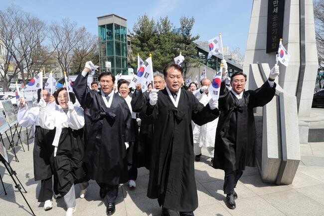 3월 31일 오후 2시 군포역 앞 항일독립만세운동 기념탑 일대에서 105주년 '군포 3&middot;31만세운동 기념행사'가 열렸다.