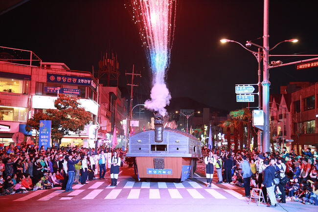 여수거북선축제 통제영길놀이&nbsp;