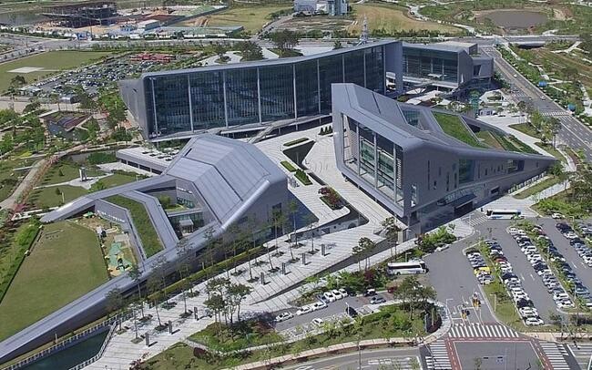 충남도가 빈집을 리모델링해 청년, 신혼부부 등에게 임대하거나, 빈집을 헐어낸 뒤 쉼터로 조성하는 사업을 본격 추진키로 했다.
