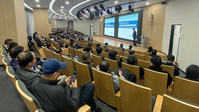 도로교통공단(이사장 직무대행 서범규)은 삼성전자 평택캠퍼스(경기도 평택시 소재)에서 통근버스 운전자 531명에게 봄철 안전운전교육을 실시했다.
