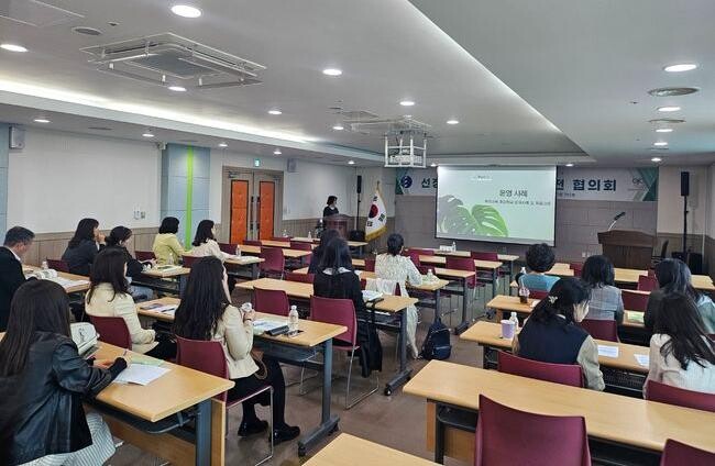대전광역시교육청(교육감 설동호)은 4월 8일(월), 학교 현장에서 친환경 생활 실천과 생태감수성 함양을 위한 생태전환교육 지원을 위해 '환경교육 중심학교' 사전 설명회를 개최했다고 밝혔다.
