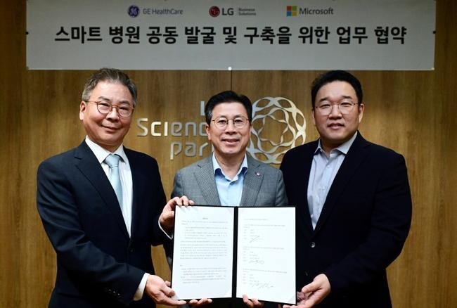 (사진 좌측부터) 김용덕 GE헬스케어코리아 대표이사, 장익환 LG전자 BS사업본부장, 조원우 한국마이크로소프트 대표이사 