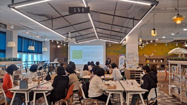 대전학생교육문화원(원장 오광열)은 관내 초‧중등 학교도서관 담당자의 역량 강화와 전문성 향상 지원을 위해 오는 5월부터 두 달간 「2024년 학교도서관 담당자 연수」를 추진한다고 밝혔다.