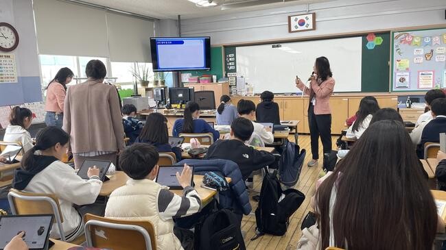 대구시교육청(교육감 강은희)은 학생들이 디지털 매체를 바르게 활용하고, 정보화 기기 사용 조절 능력을 키울 수 있도록 지원하기 위해 '학교로 찾아가는 '바른 디지털 매체 활용' 교육'을 4월부터 본격적으로 운영한다고 12일(금) 밝혔다.