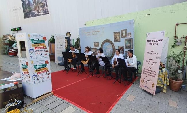 서울 용산구(구청장 박희영)가 이태원 앤틱가구거리에서 오는 25∼28일 4일간 오전 10시부터 오후 6시까지 열리는 '앤틱&빈티지 봄 페스티벌'을 지원한다. 