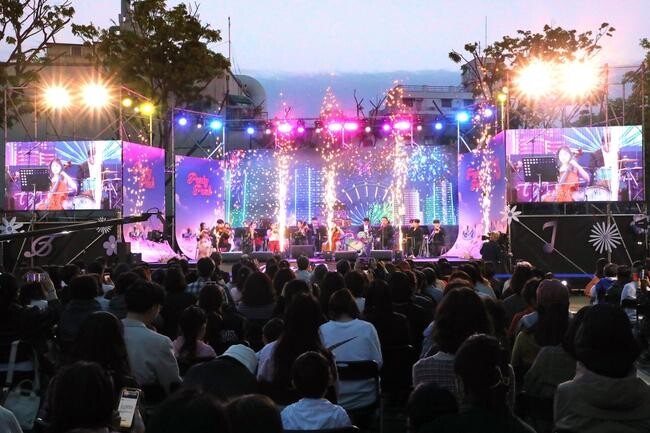 서울 서초구가 아름다운 밤의 경치와 환상적인 클래식 선율을 선물하는 '봄밤의 클래식 축제'로 4월 주말 밤을 달군다.