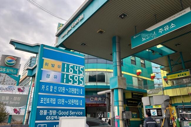 정부는 ’24.4.30. 종료 예정인 유류세 한시적 인하 조치를 ’24.6.30.까지 2개월 추가 연장하기로 했다.&nbsp;