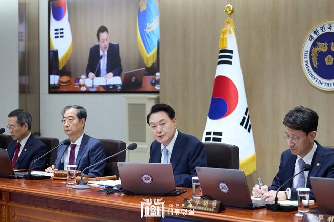 윤석열 대통령이 16일 용산 대통령실에서 열린 2024년도 제17회 국무회의에서 발언하고 있다.&nbsp;