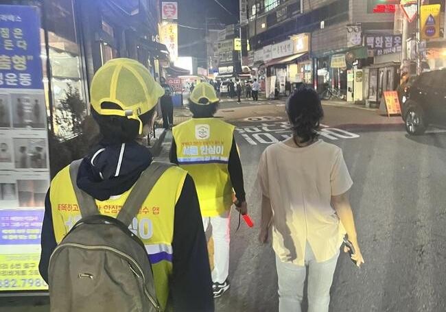 강북구 "밤늦은 귀갓길도 안심하세요"…안심귀가 스카우트 운영