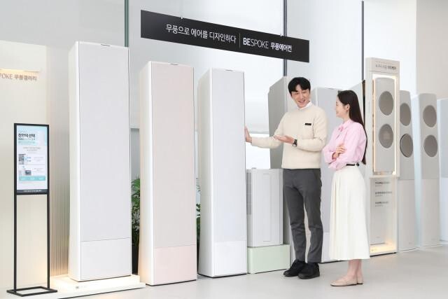 <span contenteditable="true">삼성스토어 강서에서 매니저가 무풍에어컨을 소개하고 있다. 삼성스토어는 삼성전자 무풍에어컨 누적 판매 1000만 대 돌파 기념 이벤트를 진행한다