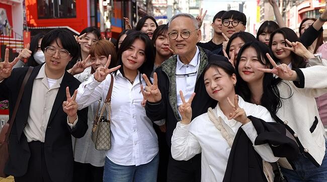 문화체육관광부 유인촌 장관은 취임 6개월을 맞이해 4월 18일, 청년예술인, 문체부 청년 인턴과 함께 ‘청년 복합예술벨트’ 예정지인 홍대 일원을 방문해 그간의 청년정책 추진 성과와 향후 계획을 논의했다. 