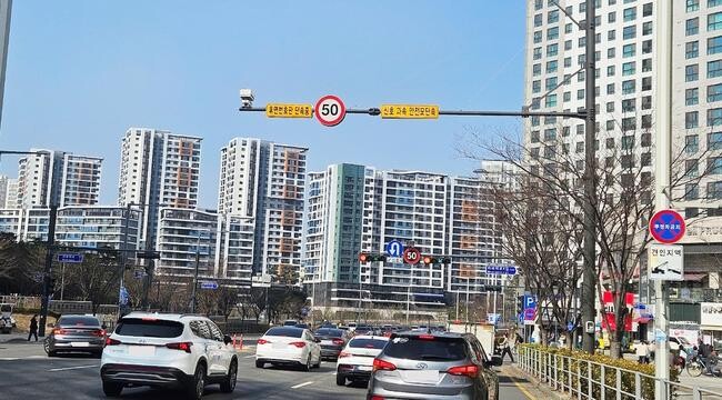 하남시는 뒷번호판을 찍어 교통 법규 위반 행위를 단속하는 '후면 무인 교통 단속 장비'를 본격 도입한다고 19일 밝혔다.