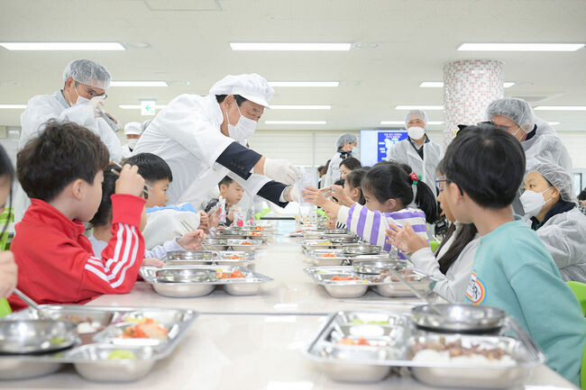 지난해 나루초등학교에서 진행된 농축산물급식의날 