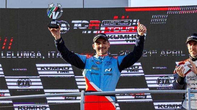 현대자동차가 글로벌 최정상급 투어링카 대회 '2024 TCR 월드투어' 개막전인 이탈리아 대회에서 우승컵을 들어올리며 올해 첫 번째 포디움에 올라섰다.