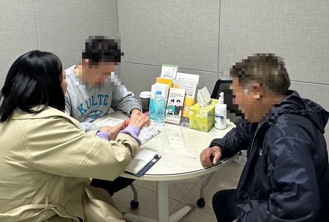 사회보장급여를 신청하고 있는 관악구민
