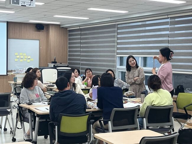 지난 4월 13일, 세종교육원에서 '2024 세종미래교육 리더 교사 역량 강화 직무연수'가 진행되고 있다.