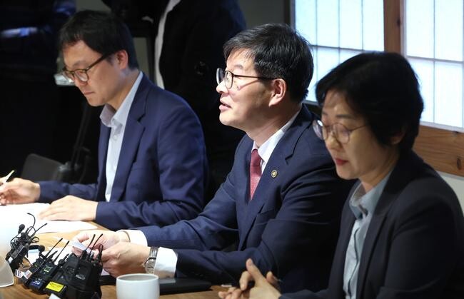 이기일 보건복지부 제1차관은 지난 24일 오후 4시, 달개비(서울 중구)에서 연금개혁 관련 전문가 간담회를 주재했다. 