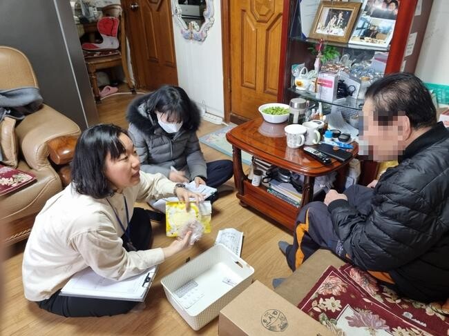 관악구는 사단법인 늘품가치와 연계해 '우리동네약사' 5명을 위촉하고 다제약물 복용자 방문약료 서비스를 시작했다.