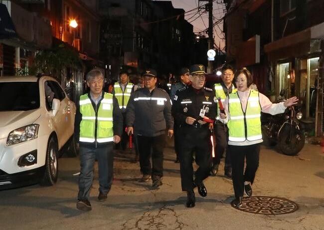 서울 용산구는 지난 24일 한남3재정비촉진구역(이하 한남3구역) 이주 현장에서 민·관·경 합동 야간순찰을 실시했다.