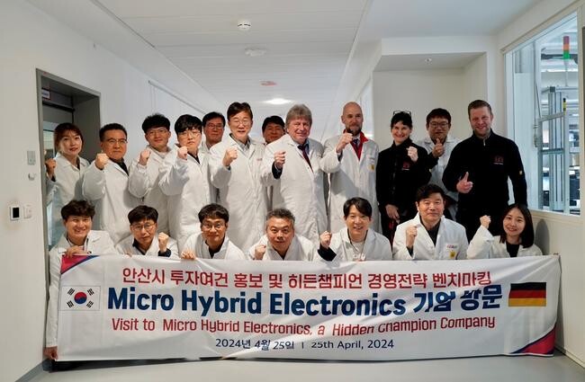 안산시는 2024 하노버 산업박람회 참관 및 투자유치, 국제교류 협력 등을 위해 해외 출장 중인 이민근 안산시장과 경제사절단이 지난 25일(이하 현지 시간) 기업 현장을 방문해 히든 챔피언 육성 노하우를 벤치마킹했다고 26일 밝혔다.