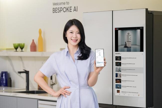 삼성전자 모델이 삼성전자 수원 디지털시티에서 스마트싱스 &lsquo;스마트 포워드&rsquo;를 소개하고 있는 모습&nbsp;