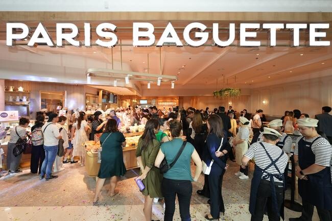 SPC그룹은 최근 마닐라에 문을 연 필리핀 1호점 '파리바게뜨 몰 오브 아시아(Mall of Asia)점'이 현지 소비자들로부터 좋은 반응을 얻으며 안착하고 있다고 밝혔다.