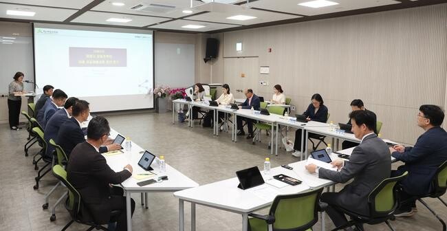 광명시는 2일 오전 평생학습원에서 '공동주택의 마을공동체 활성화 방안 연구용역 최종보고회'를 개최했다.