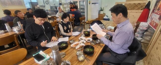 완주군이 줄 서는 맛집 '줄슐랭'의 육성을 위해 외식업소 대상 맞춤형 경영혁신 컨설팅을 본격 시행한다.