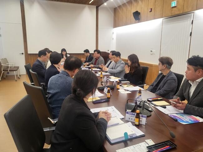 충청북도는 7일 도청에서 화장품 기업의 수출 활성화를 위한 기업 간담회를 개최했다.