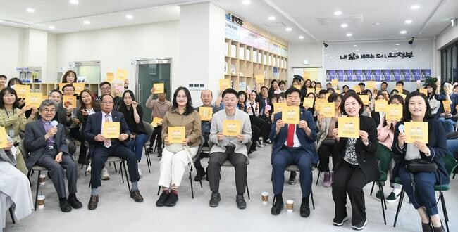 의정부시는 지난 5월 9일 의정부시사회복지협의회가 주최한 사회복지포럼 '모두의 복지콘썰트'를 성황리에 마쳤다고 밝혔다.